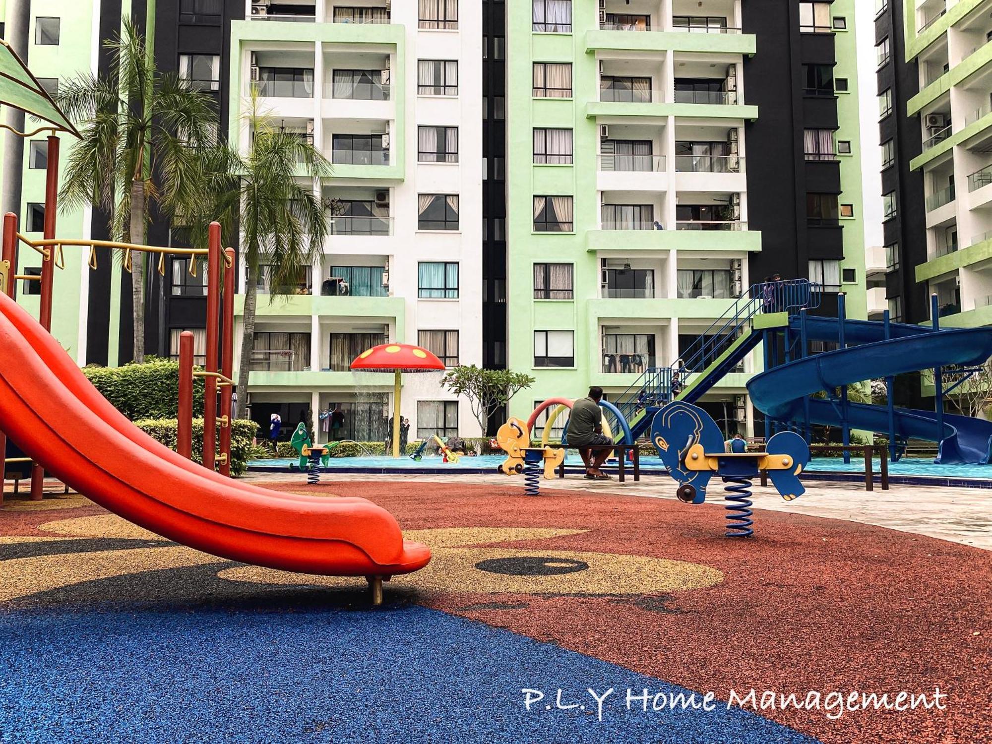Manhattan Waterpark Poolview Free Carpark & Netflix By Ply Apartment *