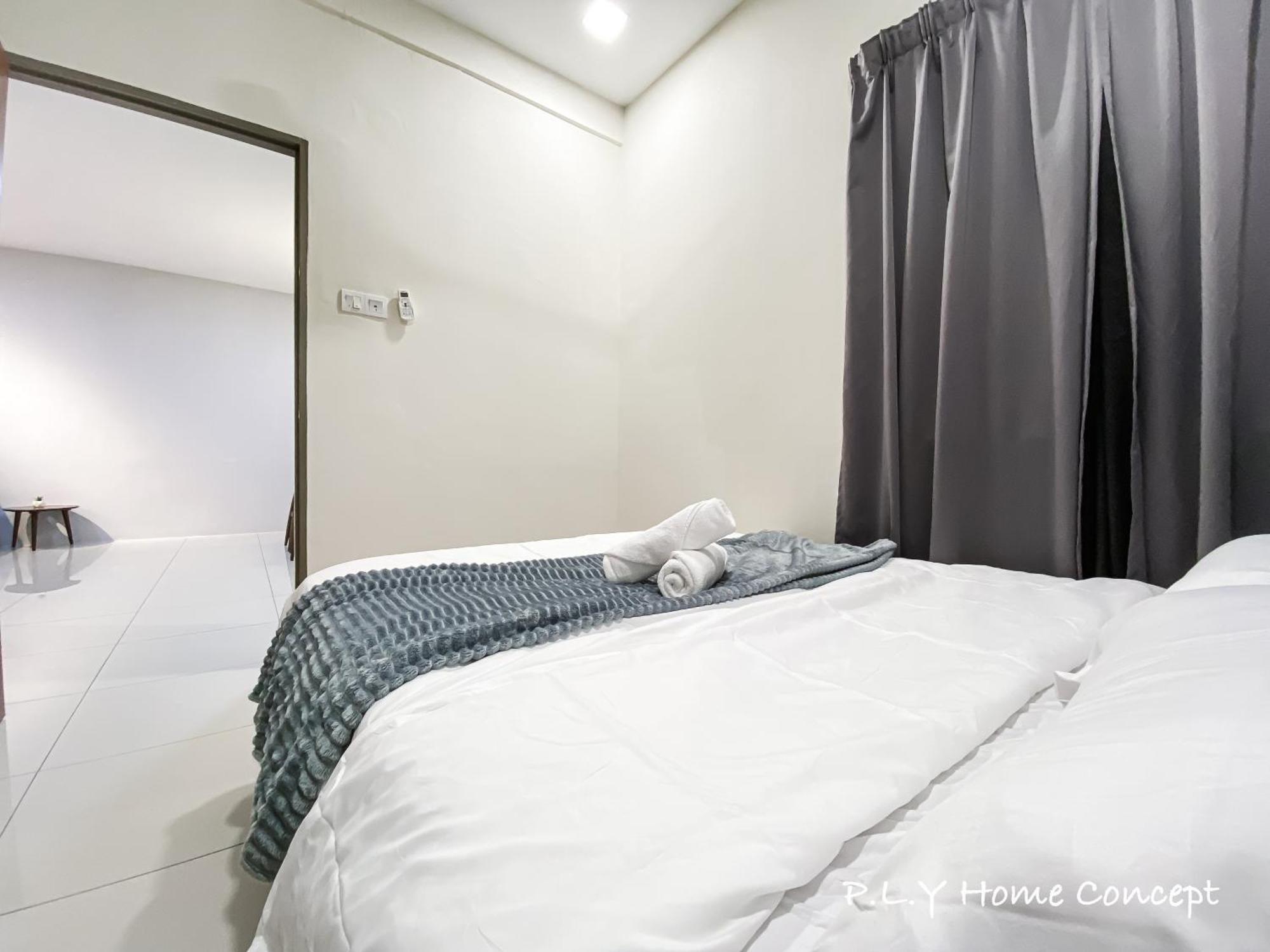 Manhattan Waterpark Poolview Free Carpark & Netflix By Ply Apartment