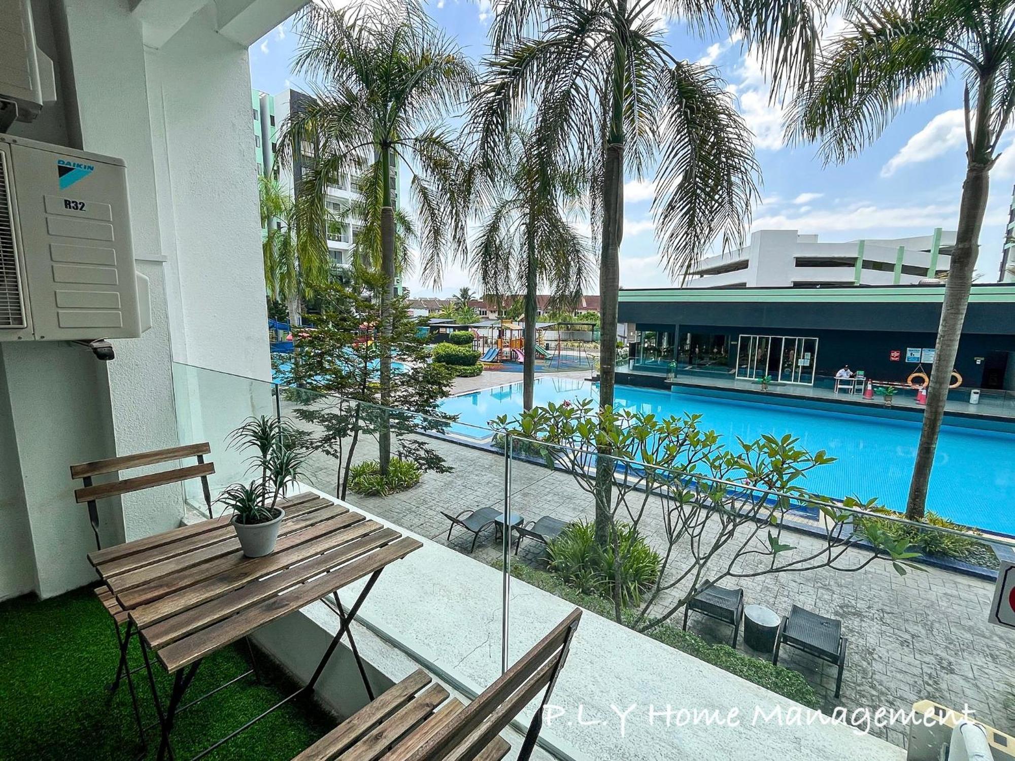 Apartment Manhattan Waterpark Poolview Free Carpark & Netflix By Ply