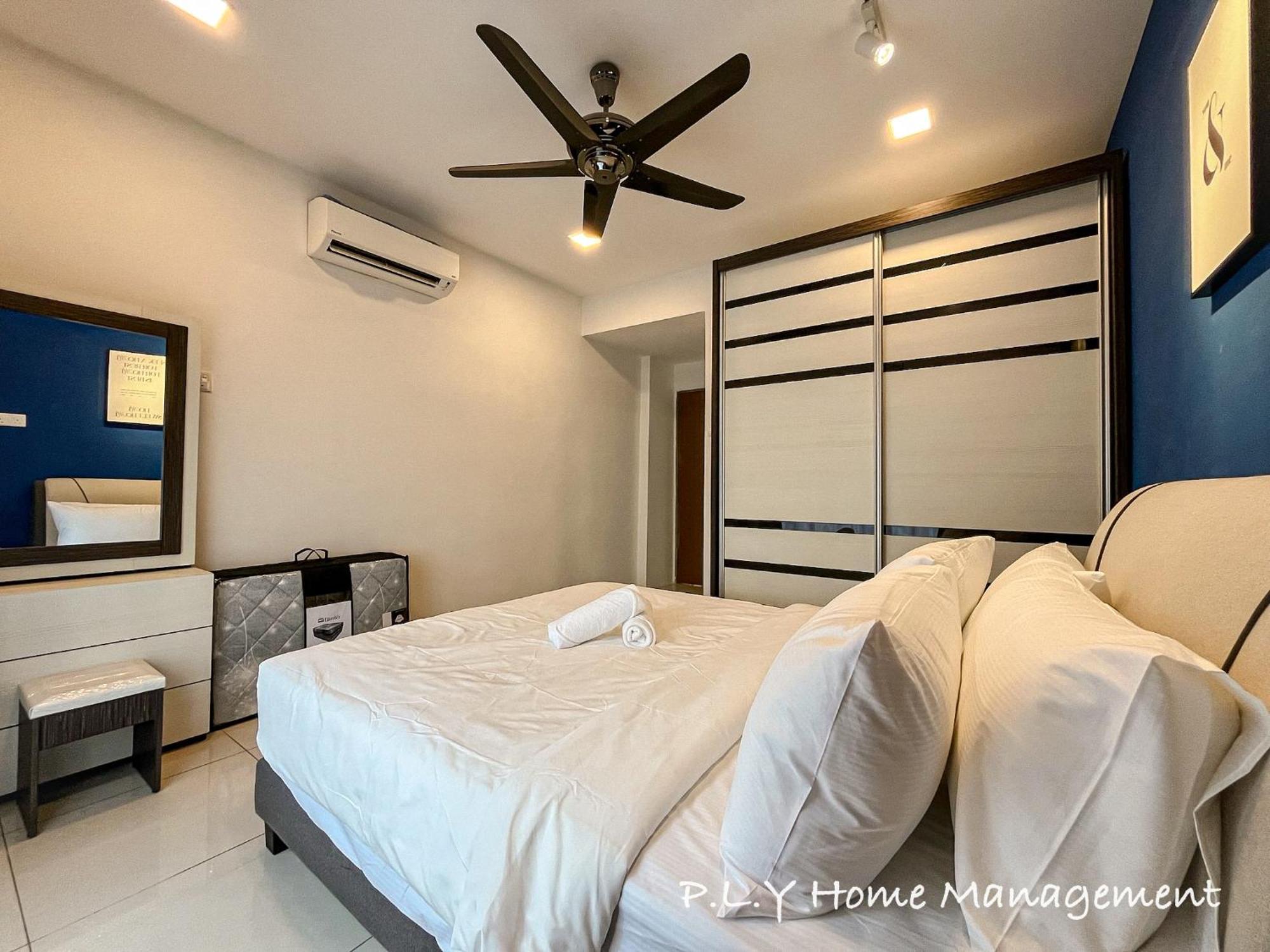 Manhattan Waterpark Poolview Free Carpark & Netflix By Ply Apartment