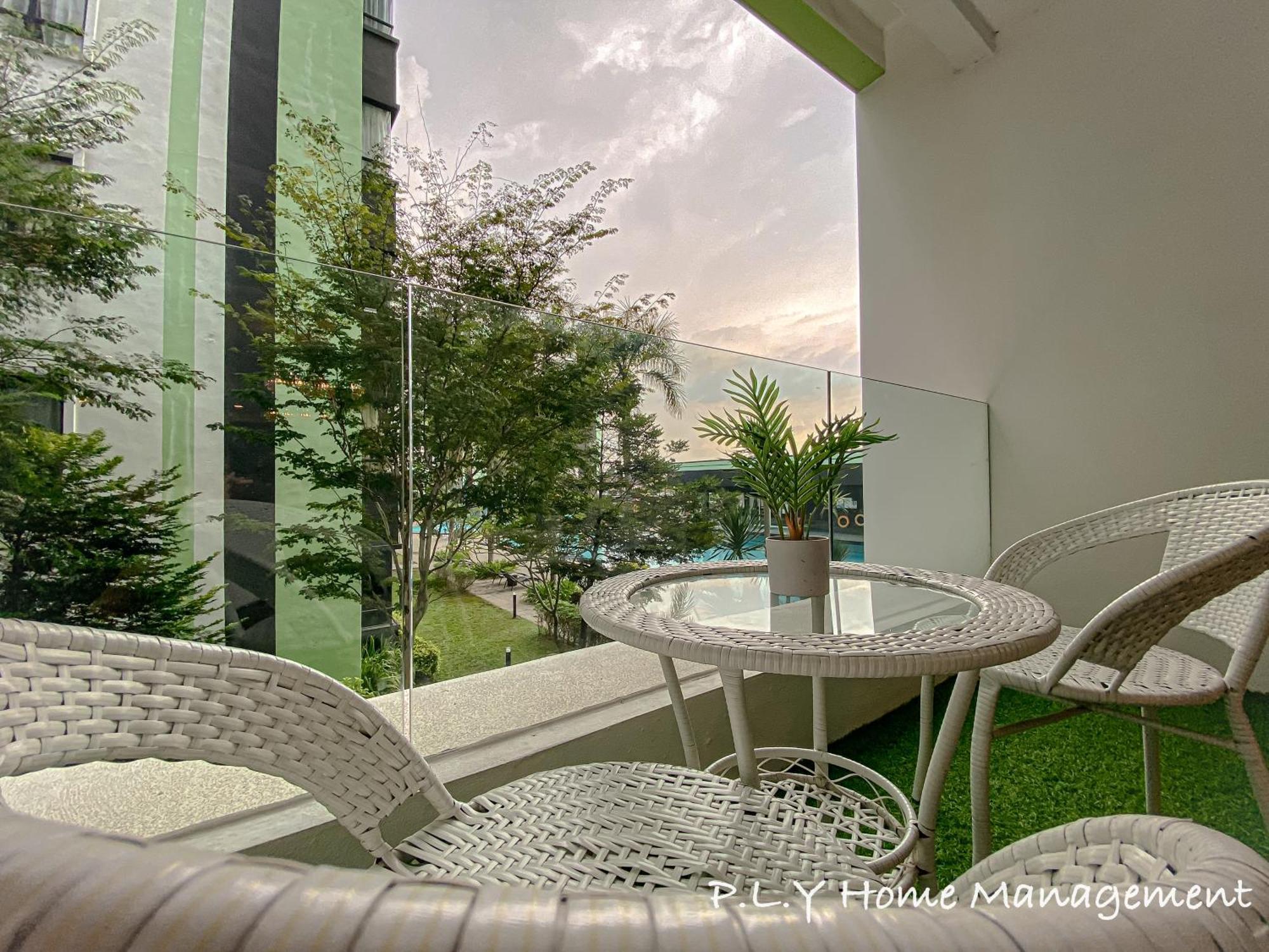 Manhattan Waterpark Poolview Free Carpark & Netflix By Ply Apartment *